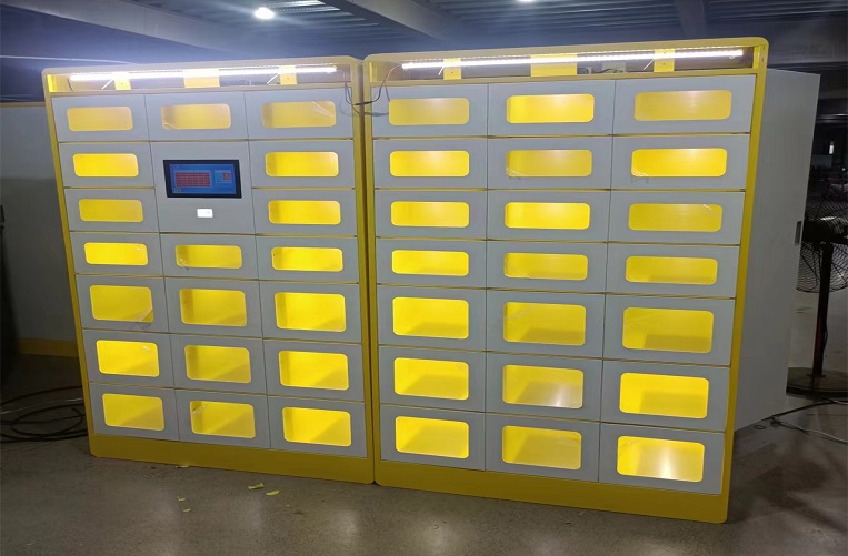 Smart Food Lockers for Universities and School Campuses