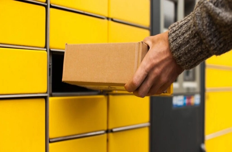 How long will a package stay in a parcel locker?