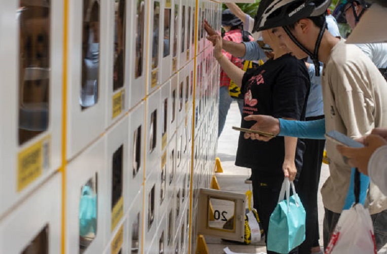 Solving the "Lobby Lunch Chaos": Why Offices Need Smart Food Delivery Lockers